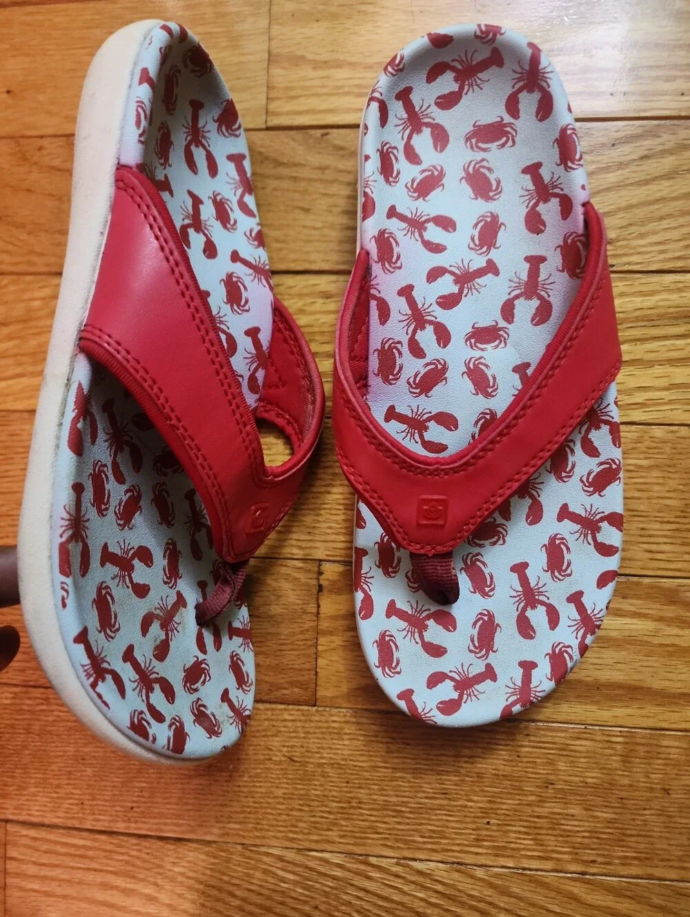 Spenco Yumi Oceon Red With Crab  Patterned Footbed Flip Flop Sandals
